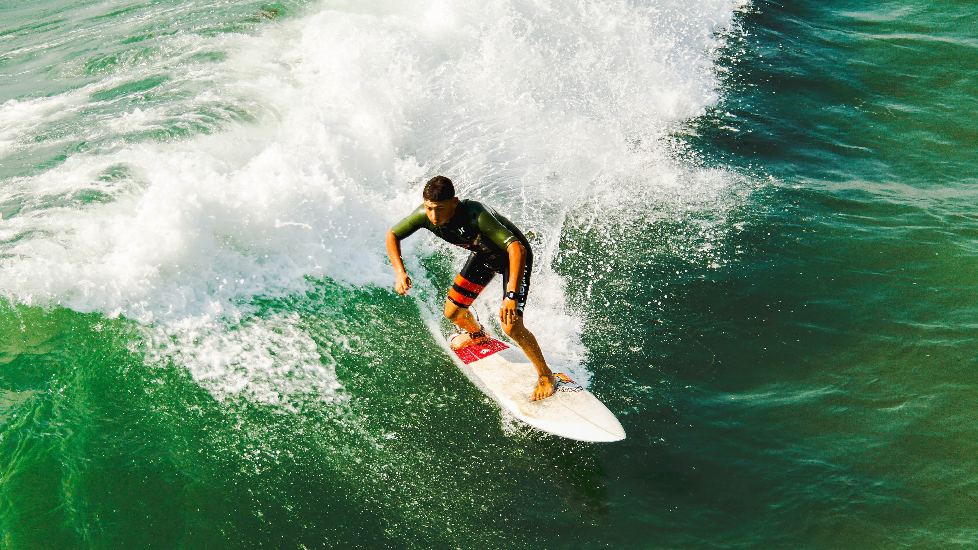 _深海潜水竞赛：探索海底世界的奥秘_，深海潜水深度记录