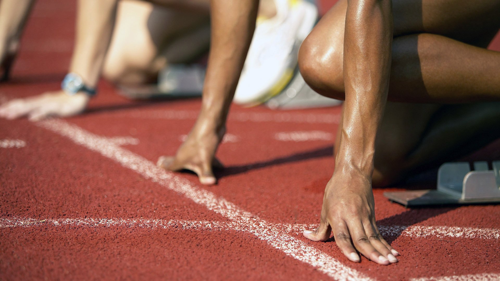 英超神奇瞬间不断，精彩进球和高难扑救令人震撼，英超球队进球纪录